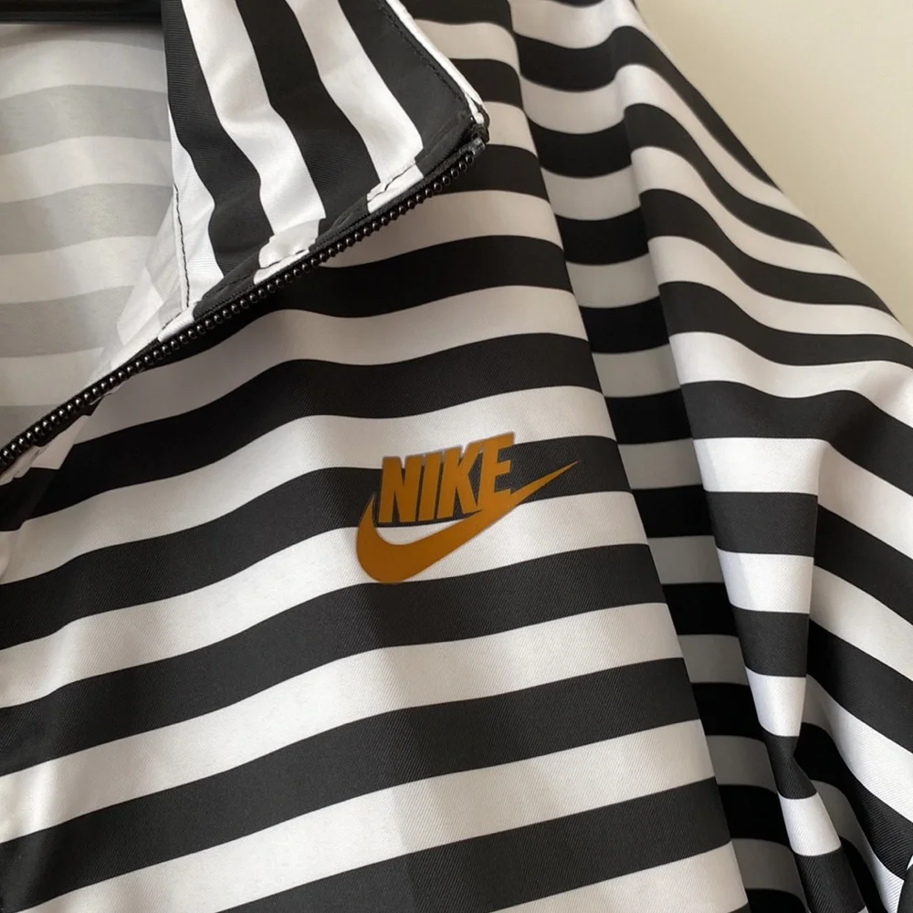 ❤️ NIKE - Ladies Windbreaker ❤️ - Picture 9 of 14